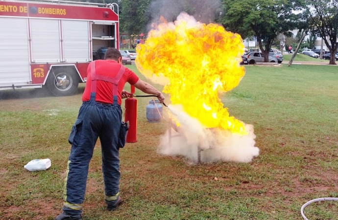 Servidores municipais recebem treinamento de primeiros socorros e combate a incêndios