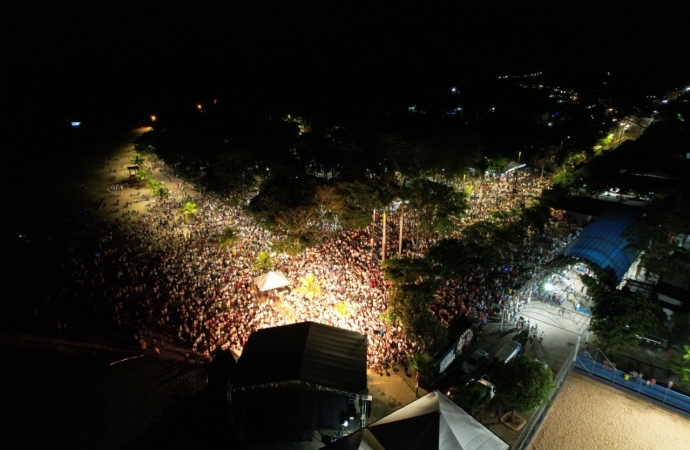 Show com Antony e Gabriel bate recorde de público em Itaipulândia e show de fogos encanta o público