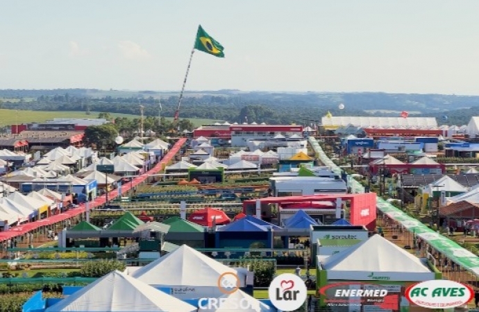 Show Rural alcança R$ 5 bilhões em negócios e Ratinho Jr. anuncia tratores movidos a biometano