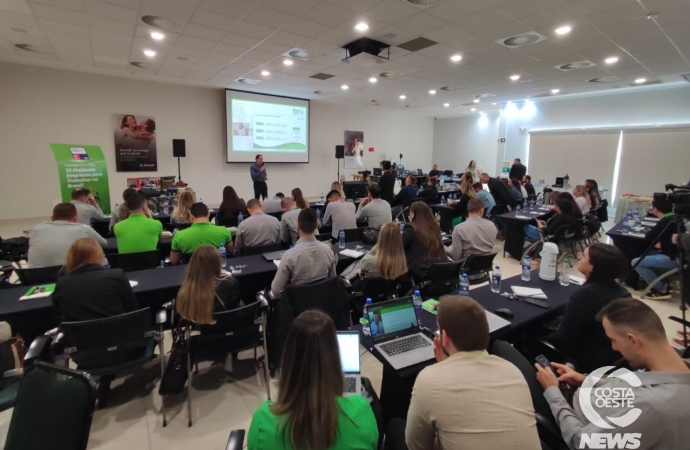 Sicredi Vanguarda capacita equipe para atender produtores com o plano Safra 24/25