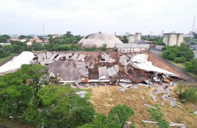 Simepar confirma que tornado atingiu Cascavel, no Oeste do Paraná