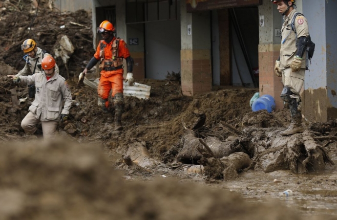 Sobe para 208 número de mortos na tragédia em Petrópolis