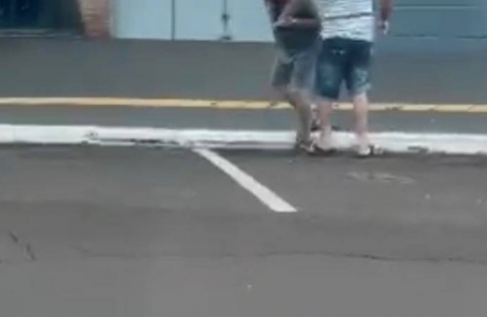 Suspeito é detido por populares após abordar adolescentes em São Miguel do Iguaçu