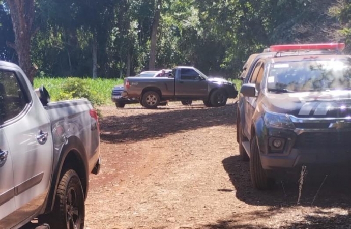 Suspeitos são conduzidos à delegacia de Santa Helena após suposta invasão a propriedade