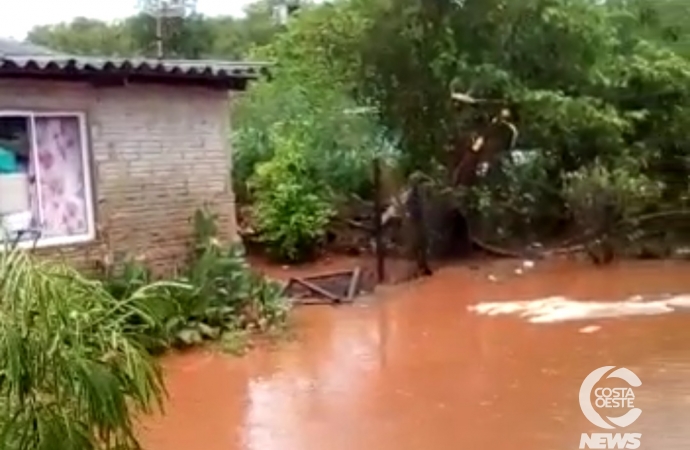 Temporal causa estragos e alagamentos em São Miguel do Iguaçu