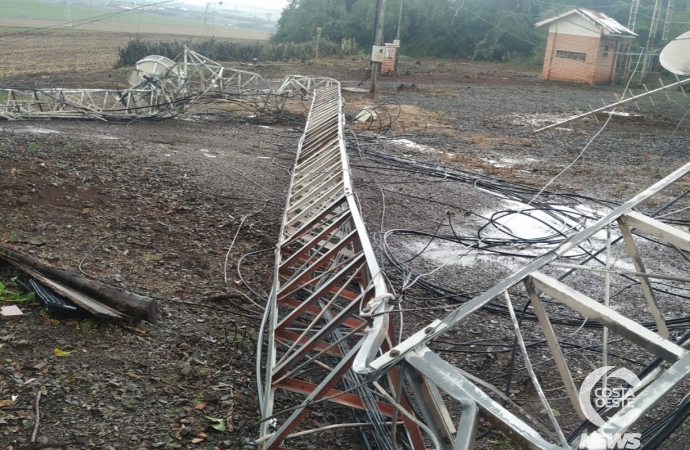 Temporal derruba torre de transmissão da Costa Oeste 93,3 FM em Santa Helena