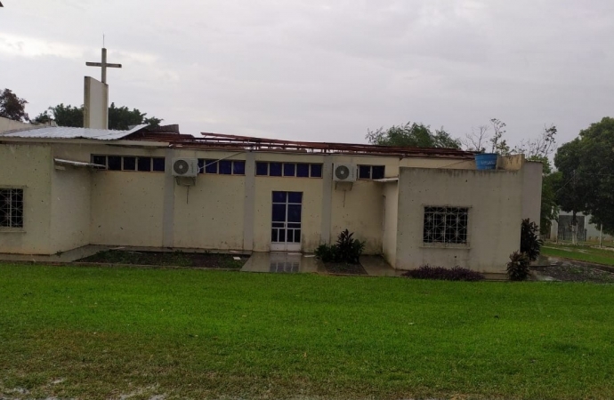 Temporal na comunidade da Linha Cacic causa destelhamento da Igreja