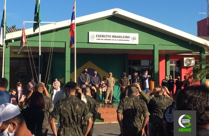 Tiro de Guerra de Medianeira realiza formatura de aniversário e entrega da Boina Verde Oliva