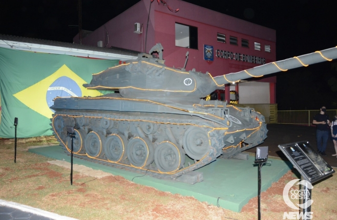 Tiro de Guerra inaugura decoração natalina em Tanque de Guerra M-41
