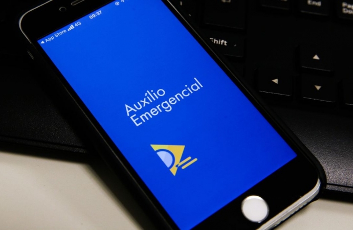 Trabalhadores nascidos em abril podem sacar auxílio emergencial