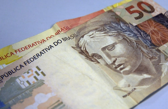Trabalhadores nascidos em abril podem sacar auxílio emergencial