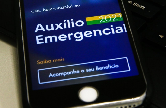 Trabalhadores nascidos em novembro podem sacar auxílio emergencial
