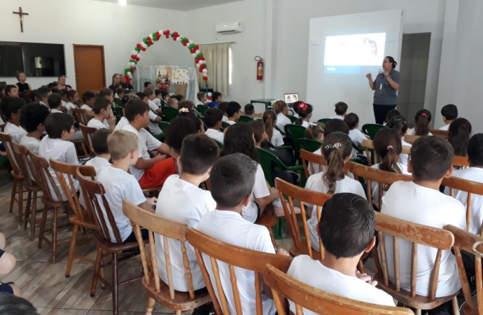 Trabalho a campo e interação com escolas são estratégias para brecar dengue em Santa Helena