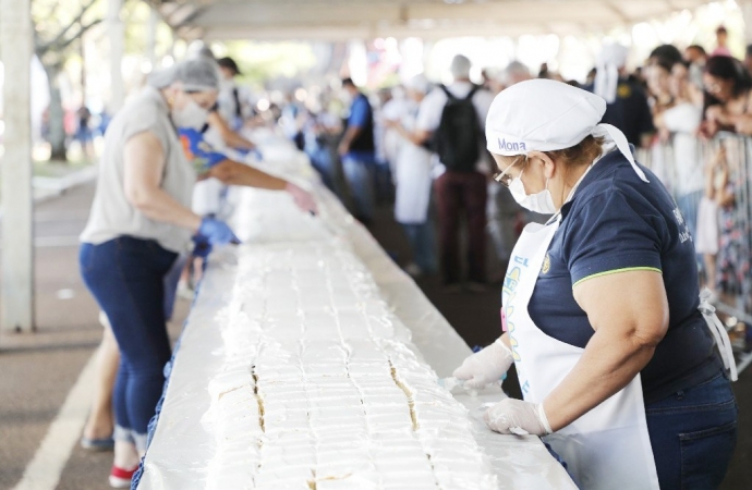 Tradicional bolo gigante marcará aniversário de 74 anos de Cascavel