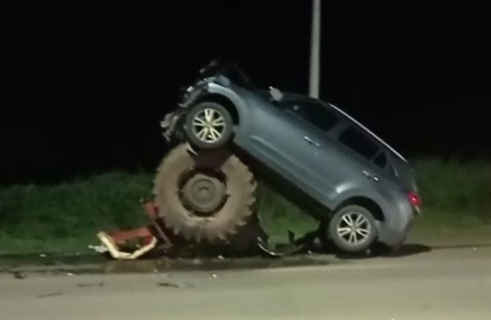 Trator parte ao meio em grave acidente em Marechal Rondon