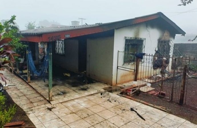Três mulheres morrem em incêndio na madrugada desta quarta-feira (17)