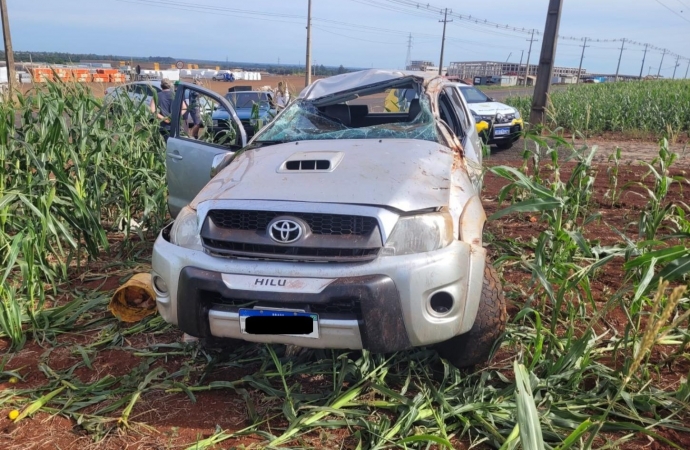 Três pessoas ficam feridas em capotamento na PR 488 em Santa Helena