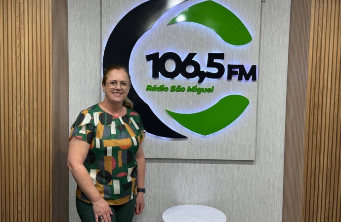 UDC destaca inovação educacional e parcerias internacionais durante entrevista na Rádio Costa Oeste
