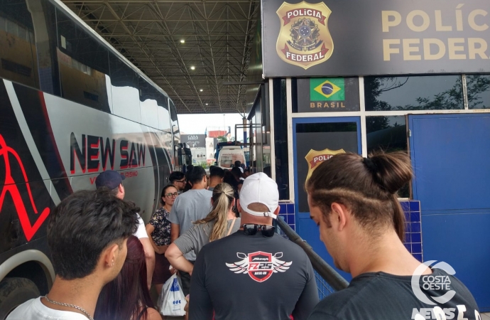 Último dia de Black Friday em Ciudad del Este: tumulto e resiliência na busca por descontos