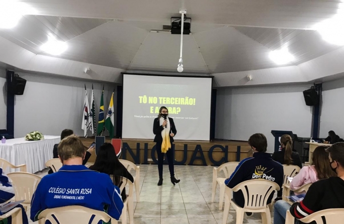 UNIGUAÇU ajuda estudantes do ensino médio a descobrirem seu perfil comportamental e decidirem qual carreira profissional seguir