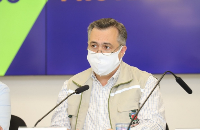 Vacina e informação clara vão ajudar o Paraná a sair da pandemia, diz secretário da Saúde