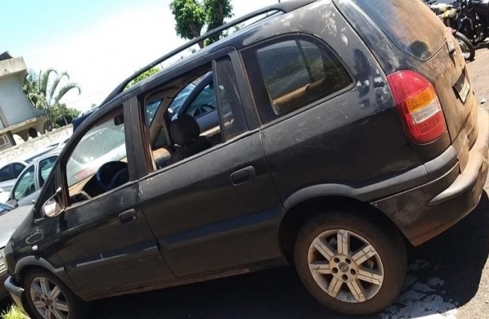 Veículo abandonado com chassi adulterado é encontrado em estrada rural de Santa Helena