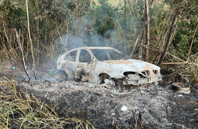 Veículo carregado com droga pega fogo após acidente em Diamante do Oeste