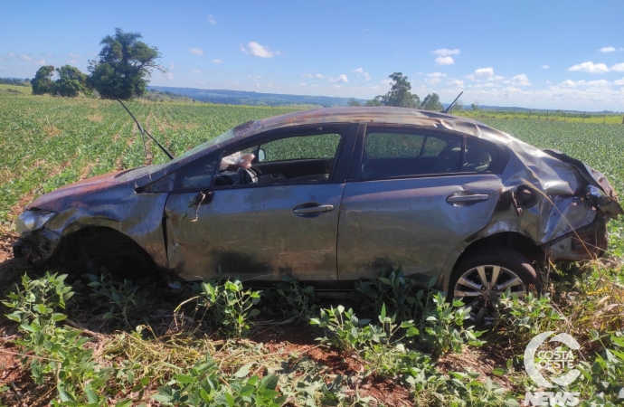 Veículo tem rodas arrancadas após acidente em Diamante D