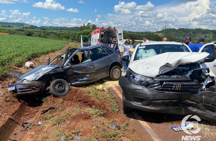 Veículos colidem violentamente em estrada municipal de Santa Helena