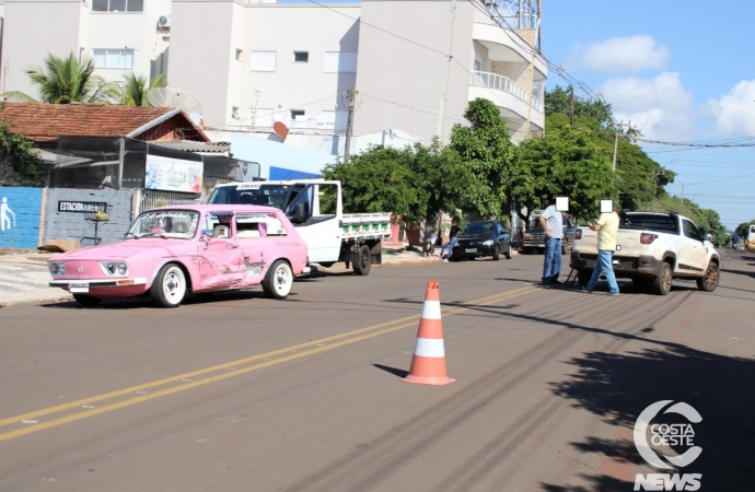 Veículos se envolvem em acidente no centro de Santa Helena