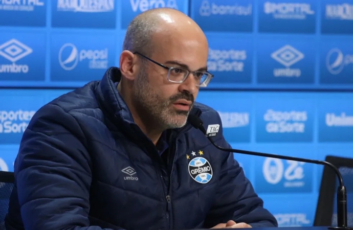 Vice do Grêmio fala de situação de Suárez e diz que conversa sobre aposentadoria não existiu