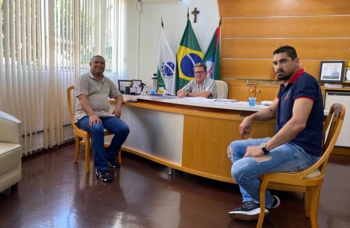 Vice-presidente da Federação Paranaense de Futsal se reúne com representantes do Esporte de Missal