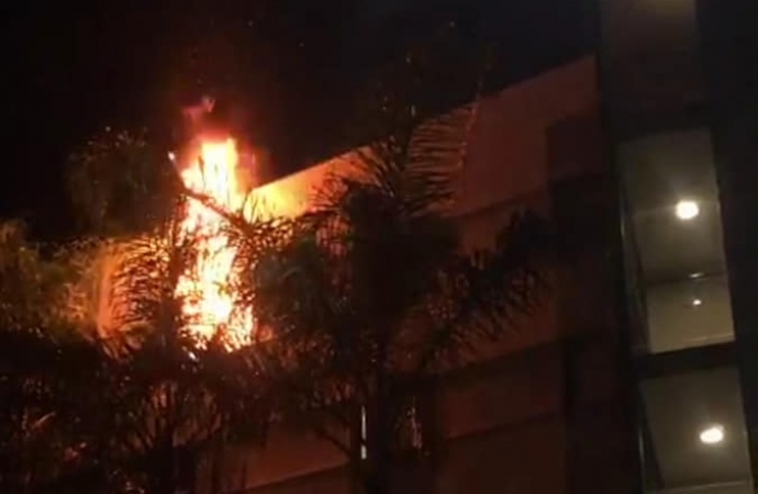 Vídeo mostra quarto pegando fogo em hotel de Foz do Iguaçu