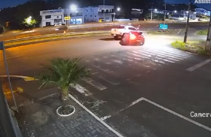 VÍDEO: Motorista bêbado, com CNH cassada e fugindo da Polícia Militar causa acidente em Medianeira