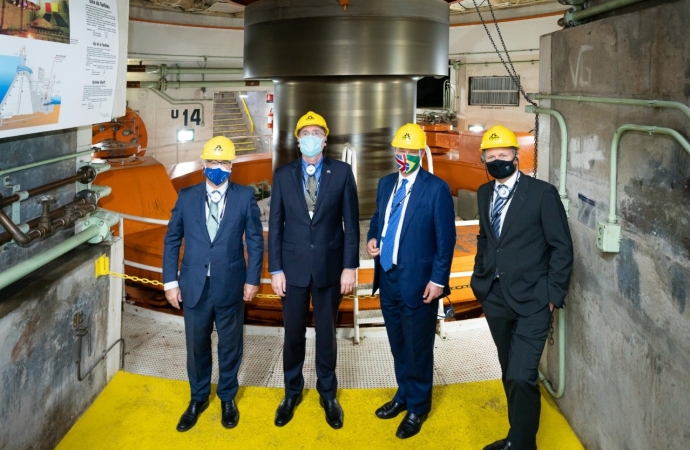 Visita do maior grupo de embaixadores já recebido por Itaipu chancela benchmarking ambiental da usina
