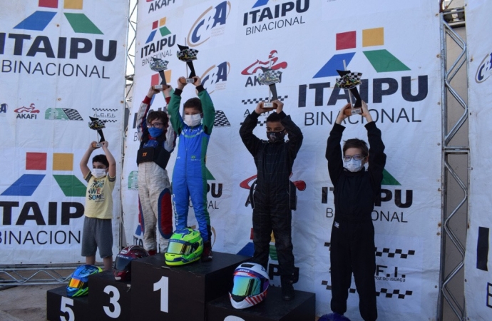 Zorzetto mantém invencibilidade com 4ª vitória no Citadino de Kart de Foz