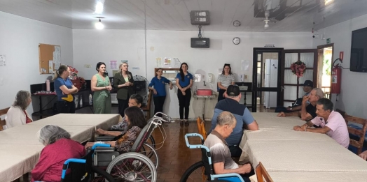 Ação conjunta proporciona tarde especial aos idosos de Santa Helena acolhidos no Lar Belém