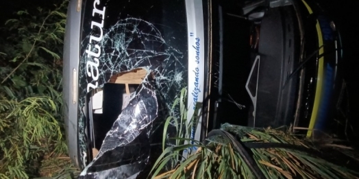 Acidente com ônibus na BR-163 deixou 18 feridos