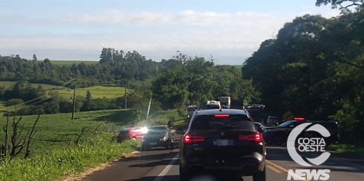 Acidente de trânsito interdita BR 277 em Agrocafeeira