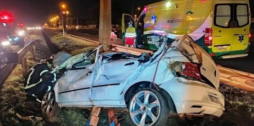 Acidente deixa um morto e outro gravemente ferido após capotamento na BR-277, em Foz