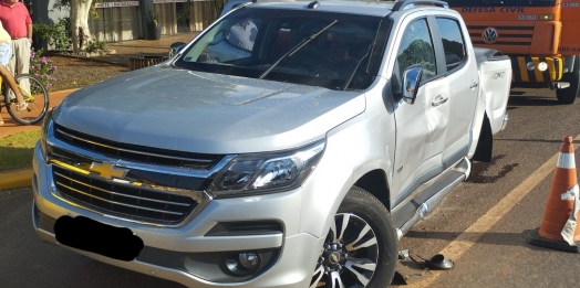 Acidente entre caminhão e camionete deixa mulher ferida em Santa Helena