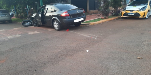 Acidente entre carro e moto deixa um ferido grave na PR-317