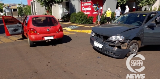 Acidente envolve Gol e Fiesta próximo a praça do Colono em Santa Helena