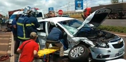 Acidente grave com van de São Miguel é registrado na BR-277 em Foz