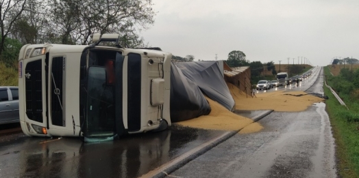 Acidente interdita parcialmente BR-163 entre Mercedes e Marechal Rondon