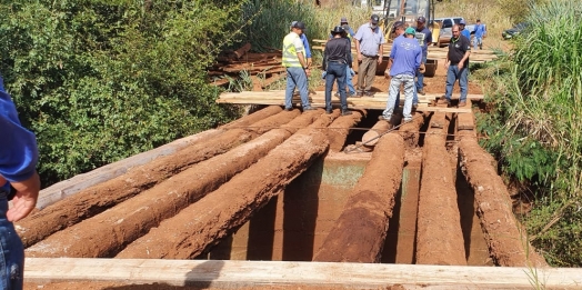 Administração de Medianeira recupera ponte nas comunidades de São Brás e Javali