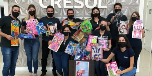 Agência Cresol de São Miguel do Iguaçu entrega brinquedos para ACAF