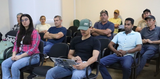 Agricultores participam de apresentação sobre saúde e manejo dos solos em Serranópolis do Iguaçu