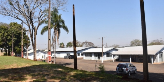 Alambrados são instalados no campo de futebol suiço do Parque de Exposições de São Miguel do Iguaçu