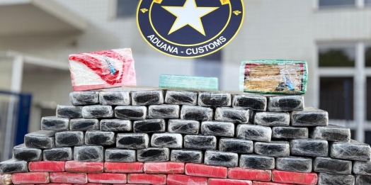 Alfândega da Receita Federal em Foz do Iguaçu intercepta veículo com 95 kg de cocaína e crack